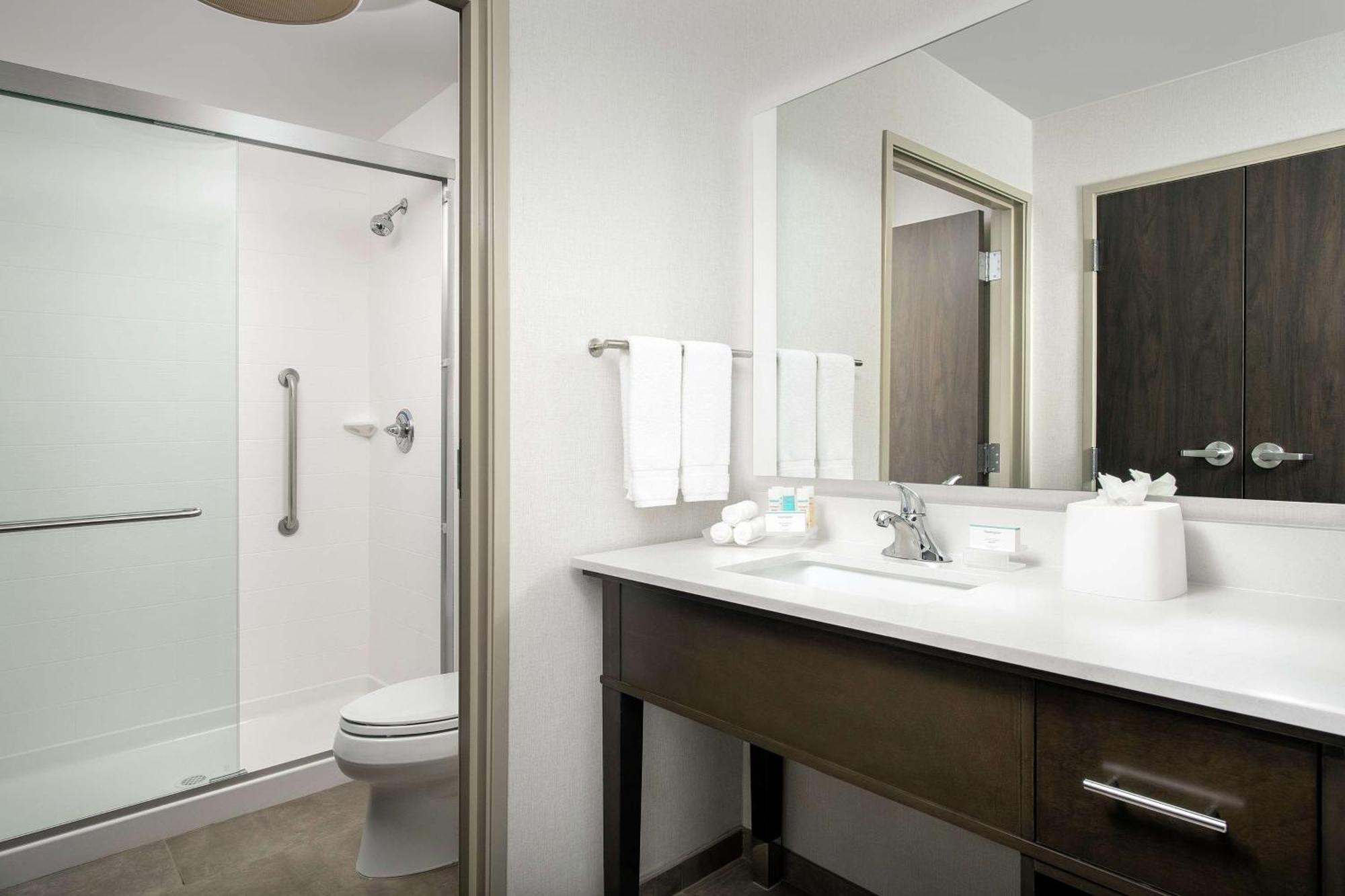 Hotel Homewood By Hilton Airport Tower Road 3*